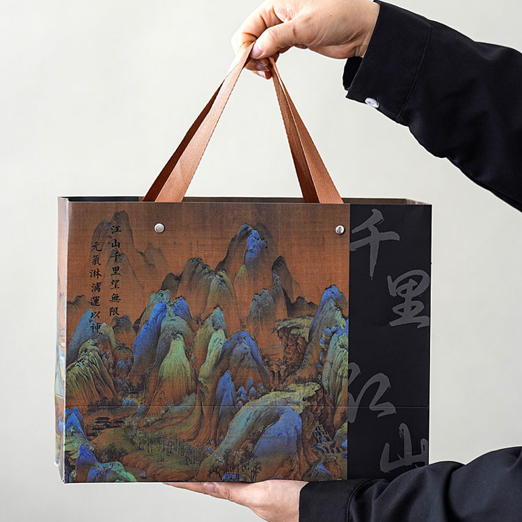 ایک سیرامک ​​پیالا تحفہ خانہ جو پہاڑوں اور ندیوں کی روح سے منسلک ہے - اسے اپنے ہاتھوں میں رکھنا گرم جوشی کا احساس دلاتا ہے۔